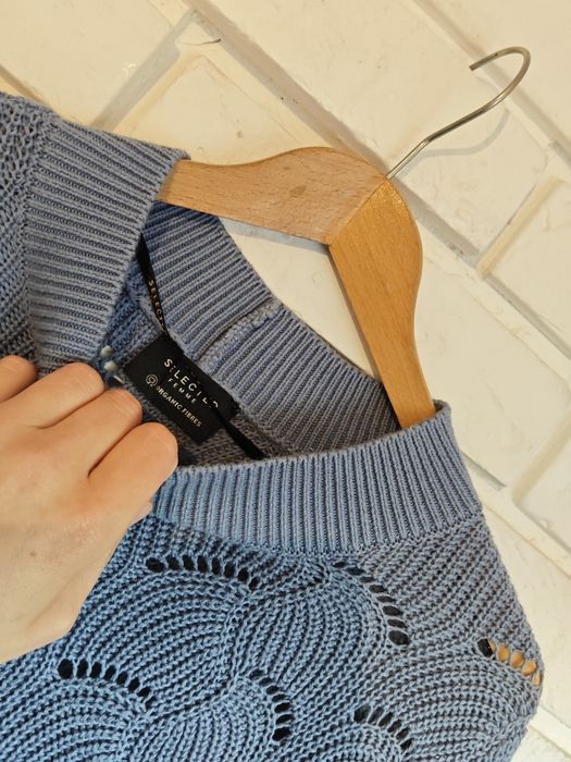 Bawełniany ażurowy niebieski luźny sweter selected famme