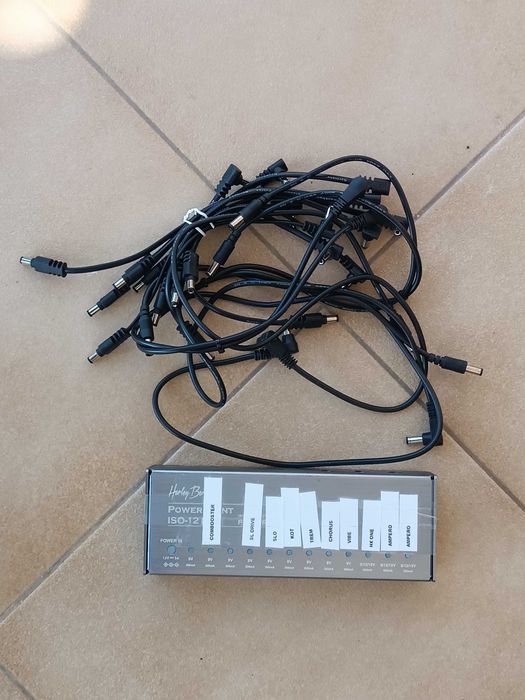 Pedais TC Spark Booster e DemonFX SSS