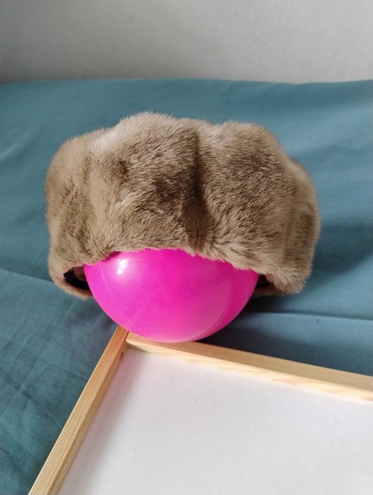 SUPER CENA Czapka z daszkiem szara kolorowa żółta z futerka sztucznego