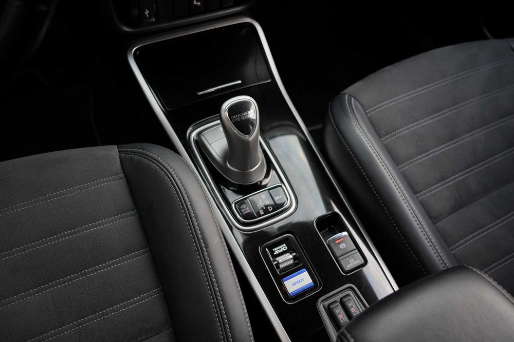 Mitsubishi Outlander PHEV Instyle 2.4 2020 rok