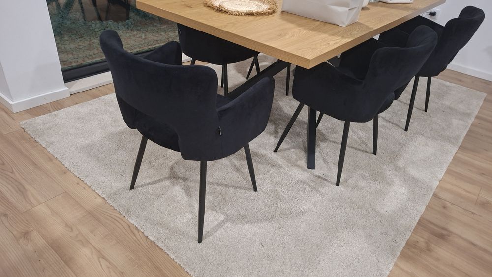 Cadeira preta para sala de jantar