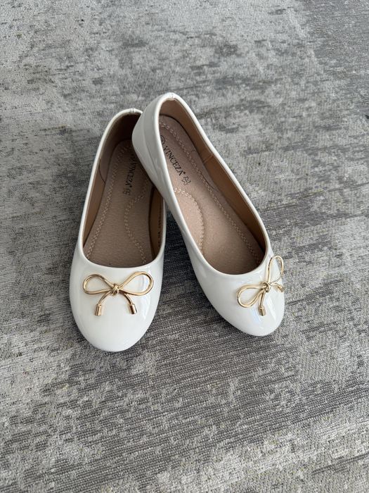 Biale baleriny dla dziewczynki ideal 33