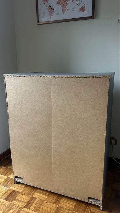 Cómoda cinza c/ 4 gavetas