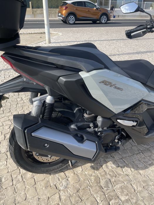 Honda ADV350 - Estimada em execelente estado