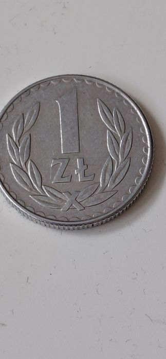 Sprzedam monetę 1zł z 1987roku .