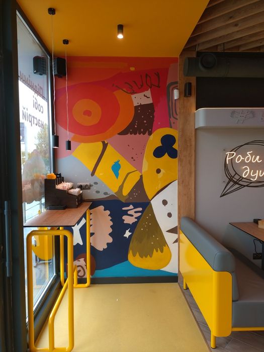 Роспись стен, витрин, окон, мебели