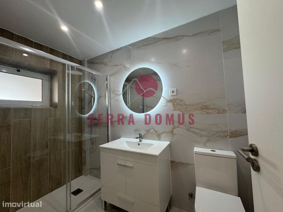T2 Totalmente Remodelado | Excelentes Áreas | Varanda e Vista