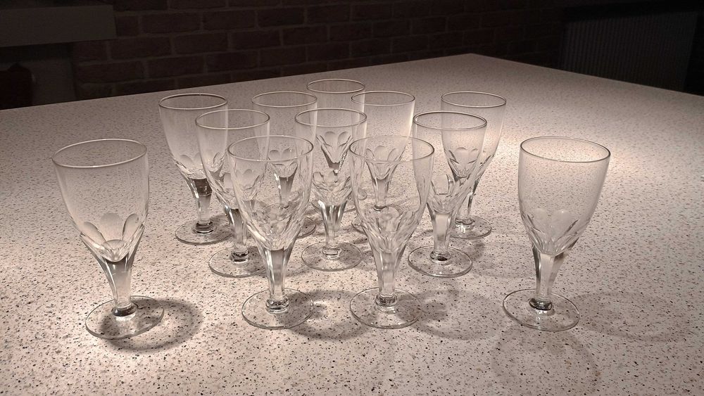 Szkło PRLu - vintage komplet 12 średnich kieliszków łezki