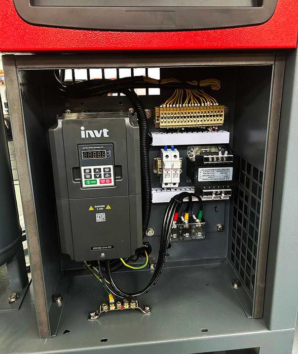 Kompresor śrubowy 950 l/min 7,5 KW Falownik Osuszacz Filtry Kupczyk