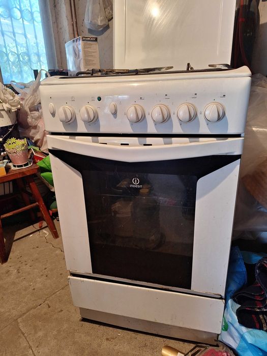 Kuchenka gazowo-elektryczna Indesit 50 cm – sprawna, piekarnik elektryczny