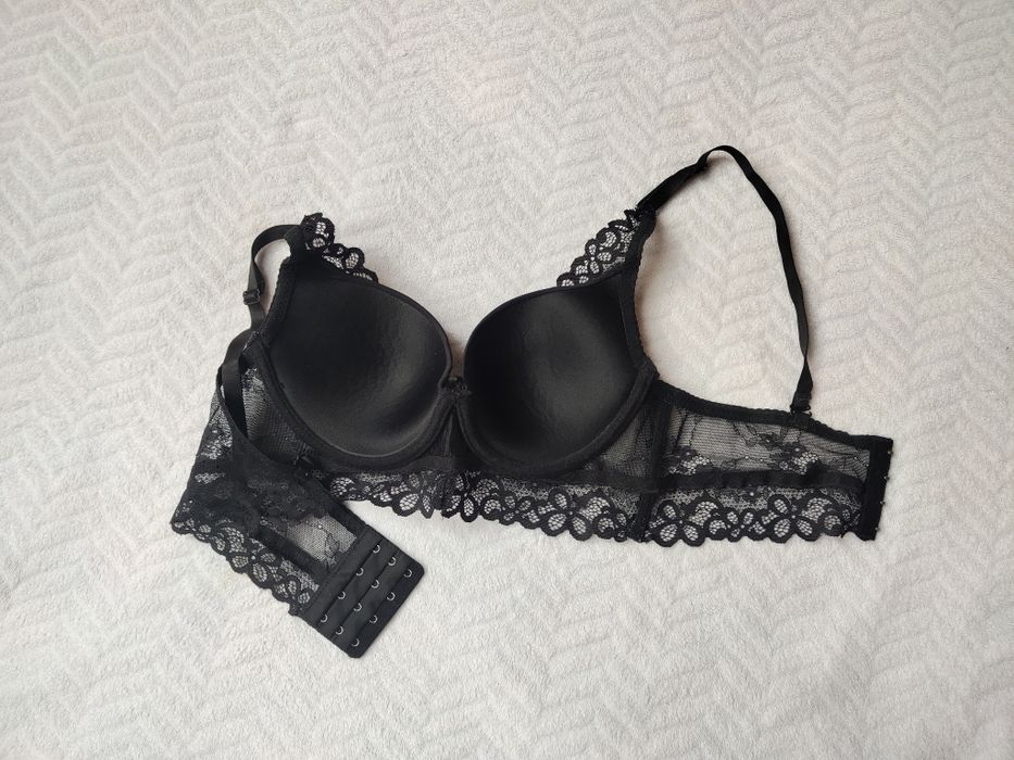 Czarny stanik z koronkowym pasem [r. 75B/80B]