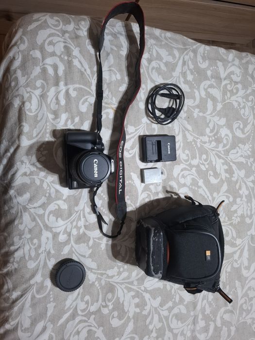 Máquina Fotográfica CANON EOS
