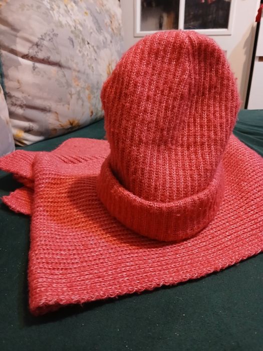 Ciepła czapka z szalikiem