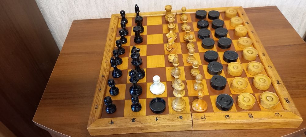 Продам шахи та шашки не комплект