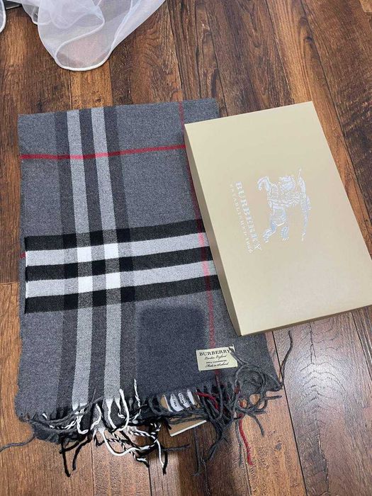 Шарф Burberry сірий