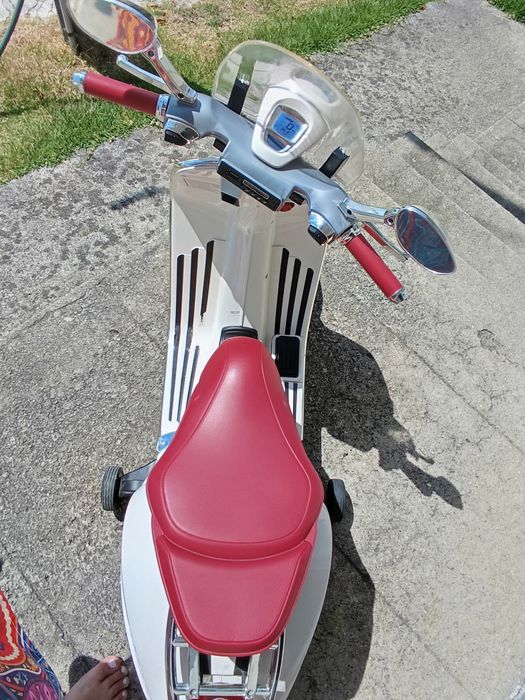 Vespa de criança a bateria