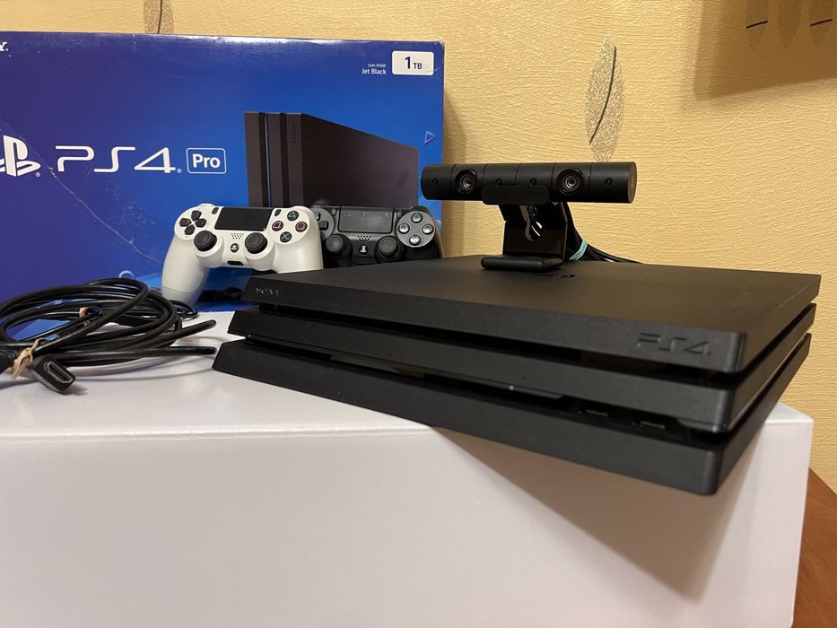 Ігрова консоль Sony Playstation 4 Pro 1TB + 2 геймпада