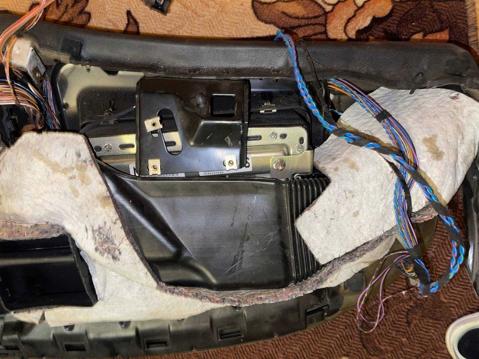 Торпедо BMW E34 рестайлінг, чорне, з подушкою безпеки (airbag)