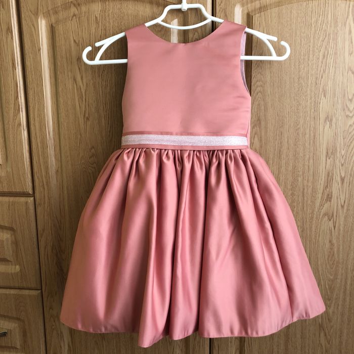 Святкова атласна сукня пудрово-рожева, для дівчинки 3-4 роки, з бантом