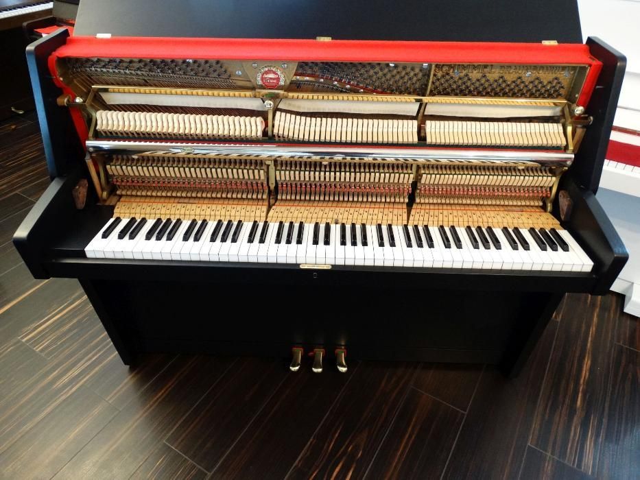 Pianino schimmel czarne od PianoDesign