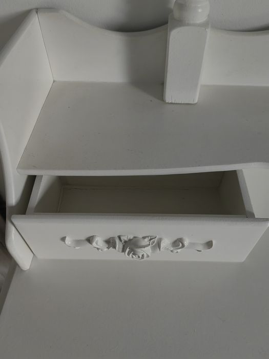 Sprzedam toaletkę z lustrem