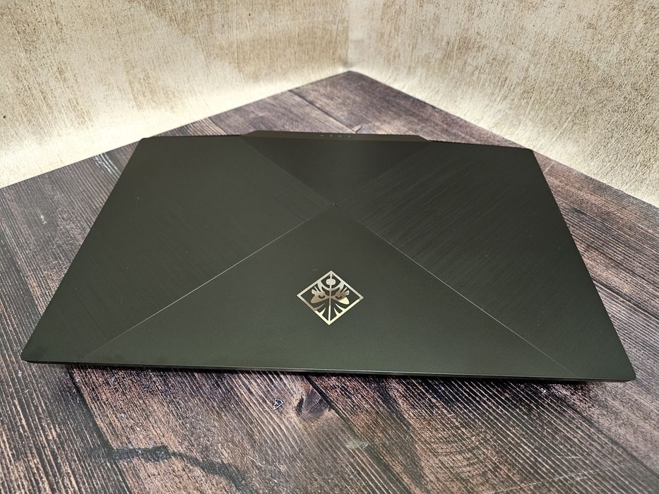 Ігровий ноутбук HP Omen 17-cb0020ng (Core i9-9880H/32Gb DDR4/RTX 2080/SSD 512Gb+HDD 2Tb/IPS 144Hz) з гарантією