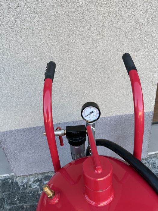 Мобільний піскоструминний сифонний апарат 38 літрів