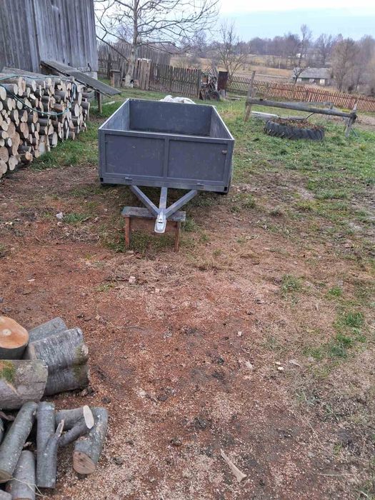 Причіп одновісьний, до мінітрактора автомобіля на ресорах