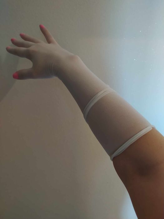 Pończochy, długie rękawiczki nylonowe