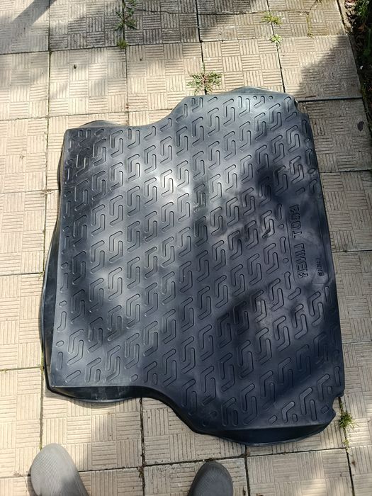 Продам коврик  в багажник lacetti