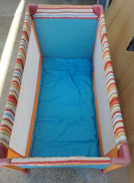 Cama de viagem (ou berço portátil) para bebé