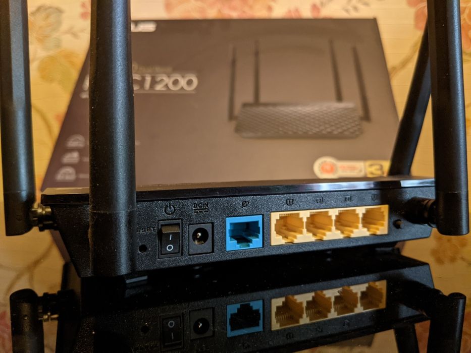 Роутер Wi-Fi ASUS RT-AC1200 v2