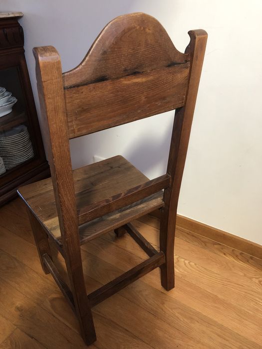 Cadeiras em madeira maciça valor para 5 unidades