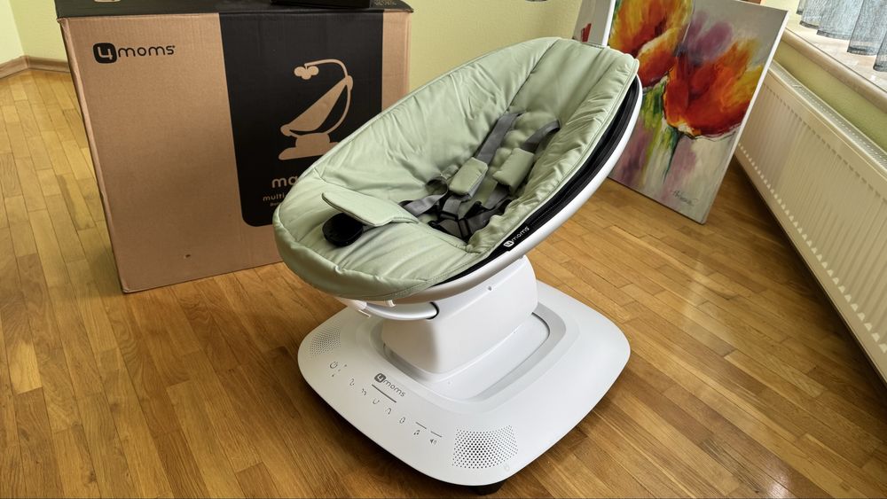 Заколисуючий центр 4moms mamaRoo 5.0 + підкладка для новонароджених