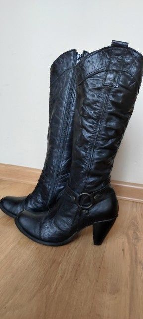 Skórzane buty na obcasie