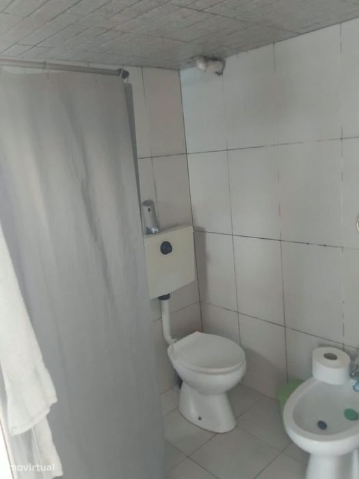 Casa com 2 quartos, arrumo   e lugar de estacionamento