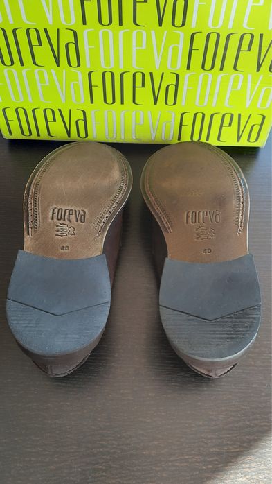 Sapatos vela em camurça castanha Foreva.