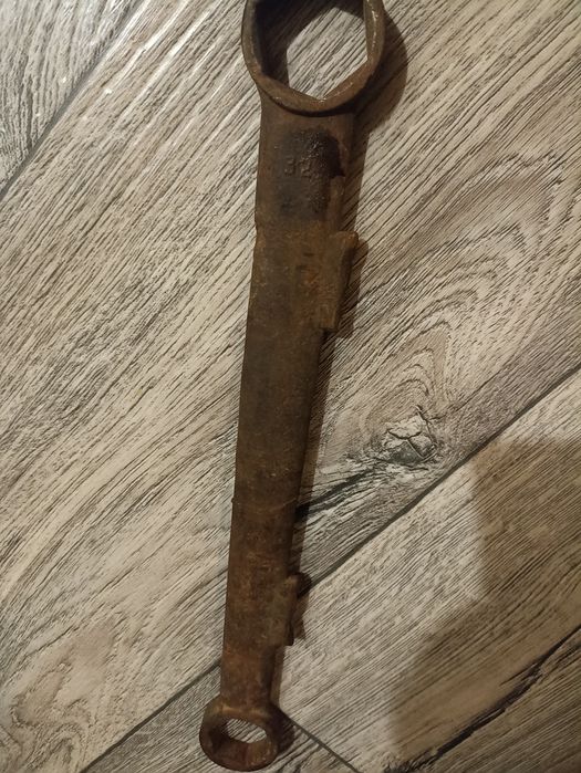 Балонний ключ металевий