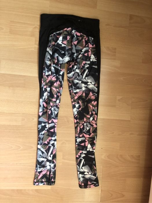 Legginsy sportowe geometryczny wzór new yorker