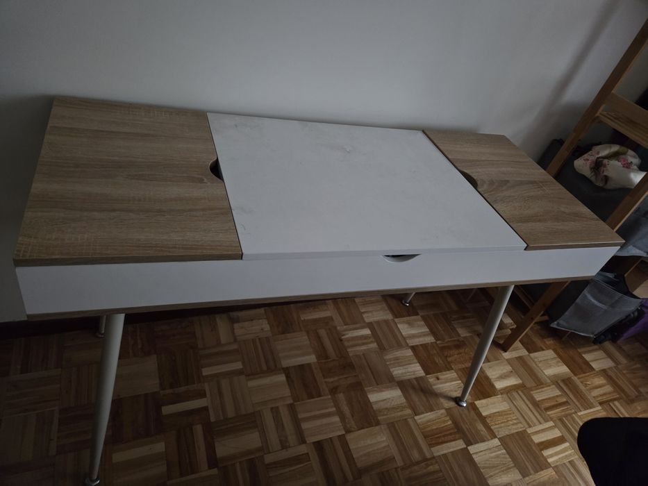 Secretária com 3 compartimentos  e cadeira ergonômica