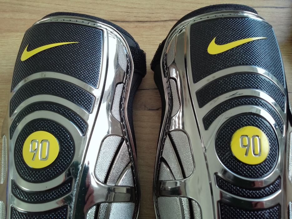 Nike Total 90 ochraniacze piłkarskie retro vintage Football Total90