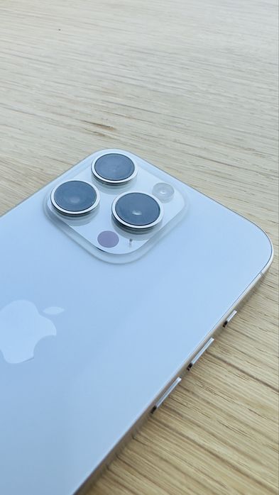 IPHONE 15 PRO Branco 256GB (Como Novo)