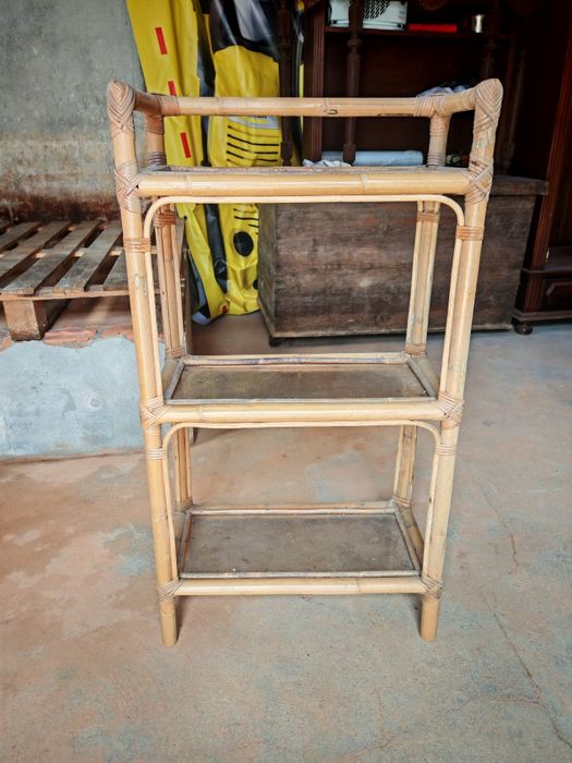 Mesa e Estante em Bambu
