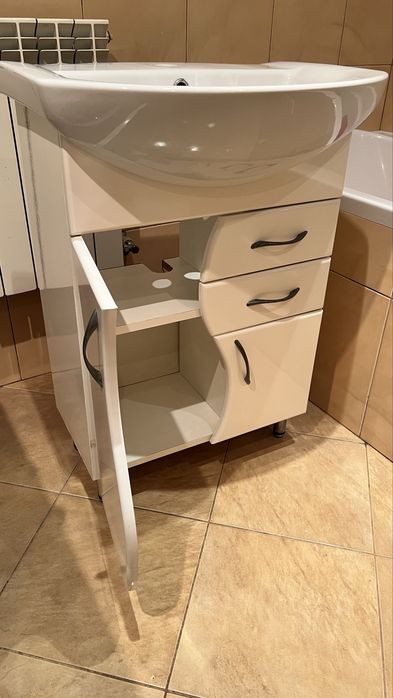 Тумбочка до ванної