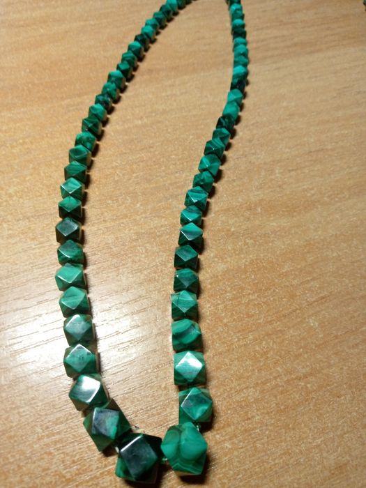 Подарок для женщин,бусы  натуральный камень малахит,