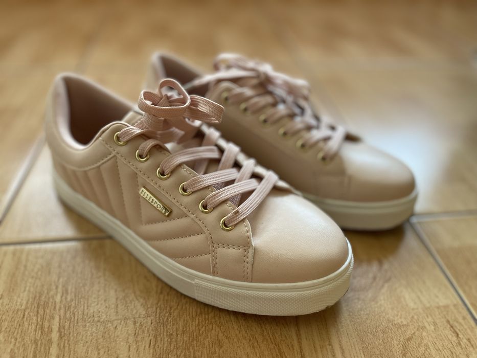 Кросівки Elle sport.