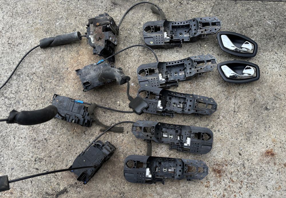 Renault Megane 3 Меган 3 Scenic 3 Замок дверей ручка дверей