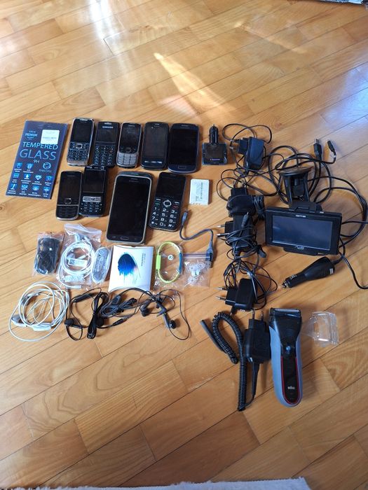 Stare telefony ładowarki