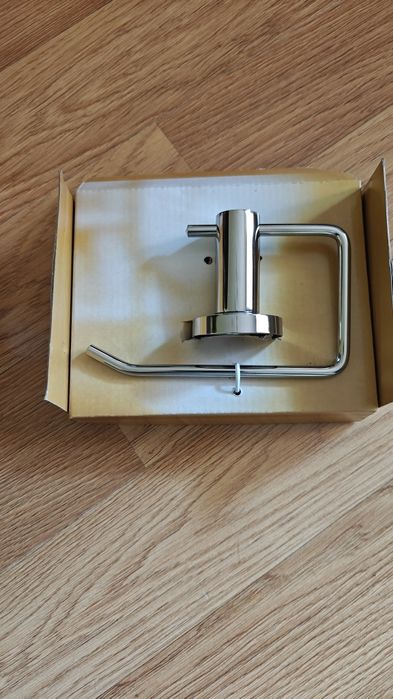 Uchwyt na papier toaletowy.