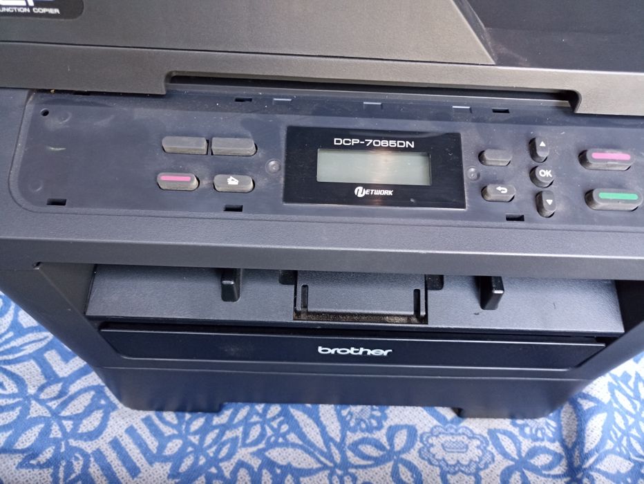 Лазерний мфу принтер brother DCP 7085dn